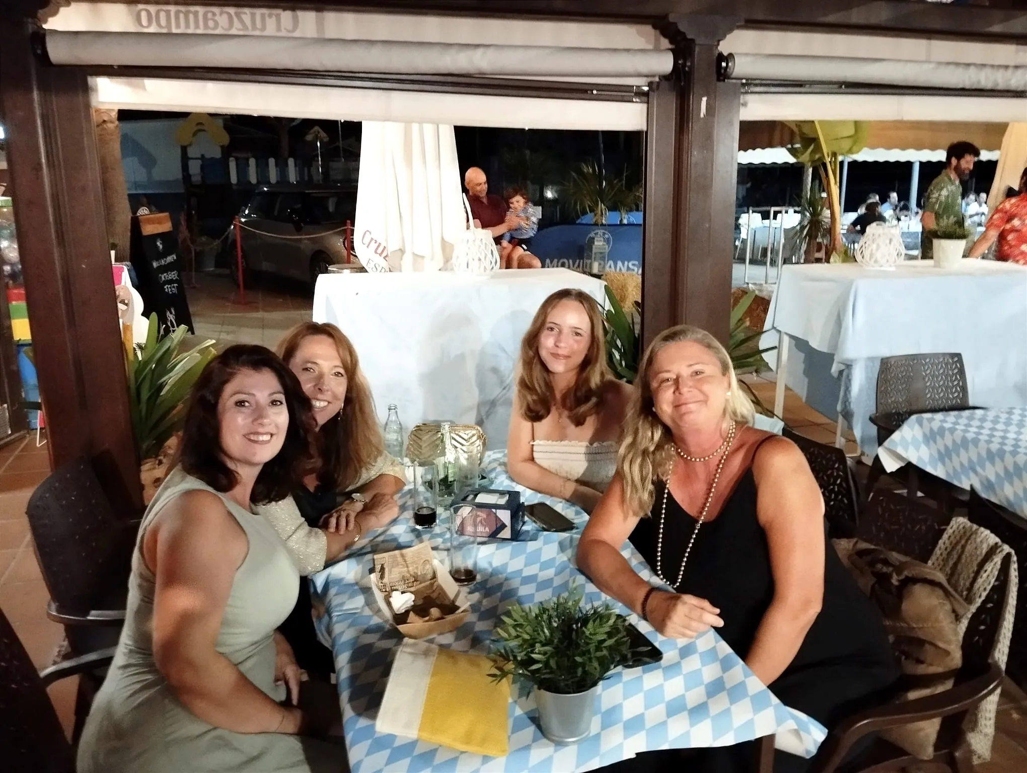 Oktoberfest Chiclana 2025, disfrutando en el club La Barrosa