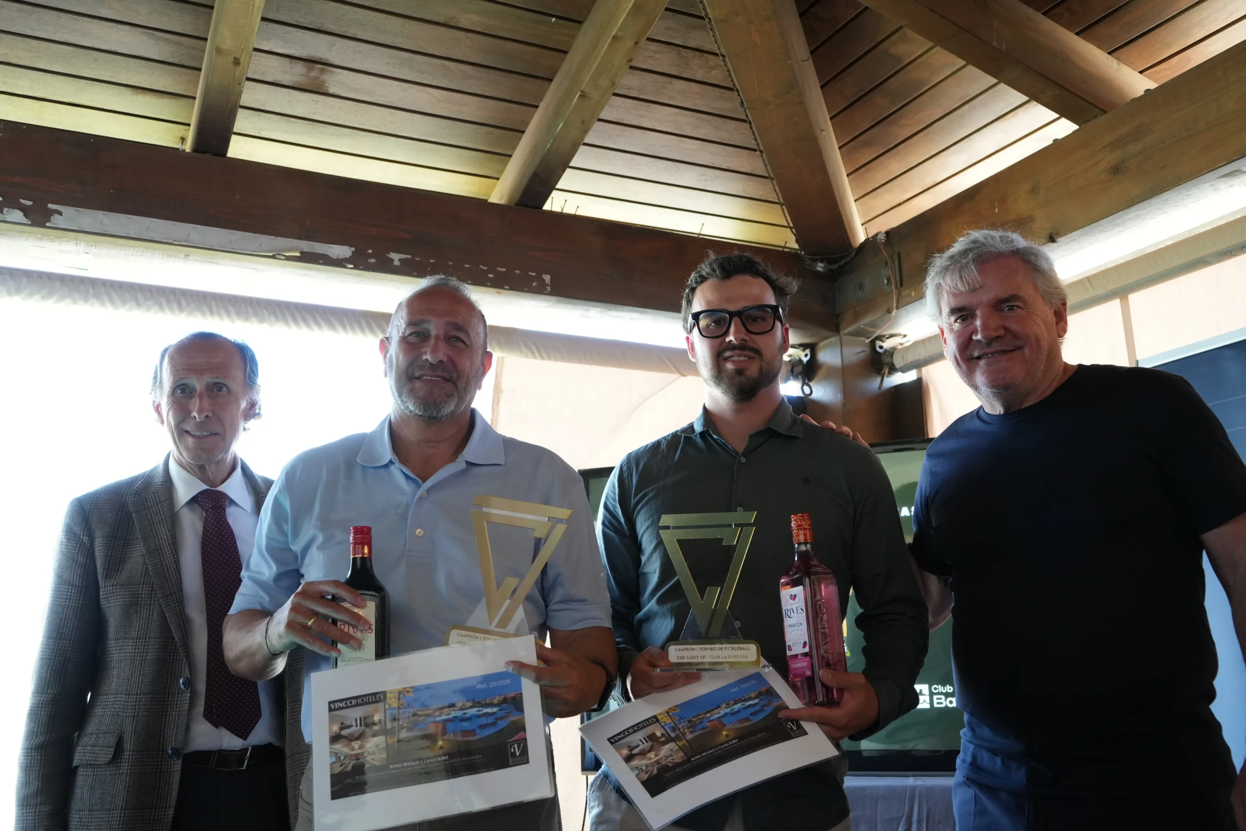 Manuel Iranzo y Mario Casero, campeones de pickleball en el encuentro del Club de Empresas Cádiz en Club La Barrosa