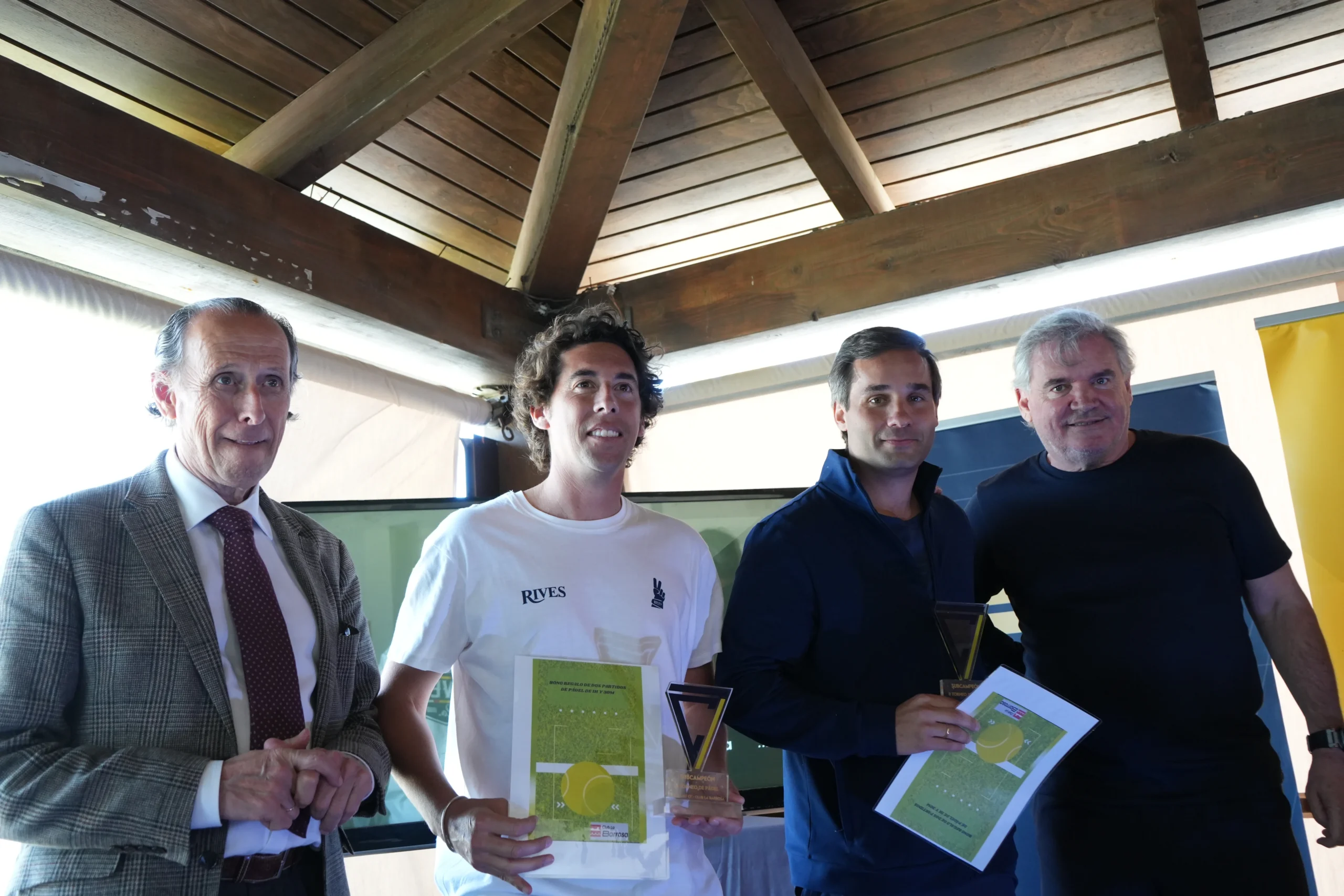Carlos Martínez y Ángel Romero, subcampeones de pádel en el encuentro del Club La Barrosa con el Cádiz CF