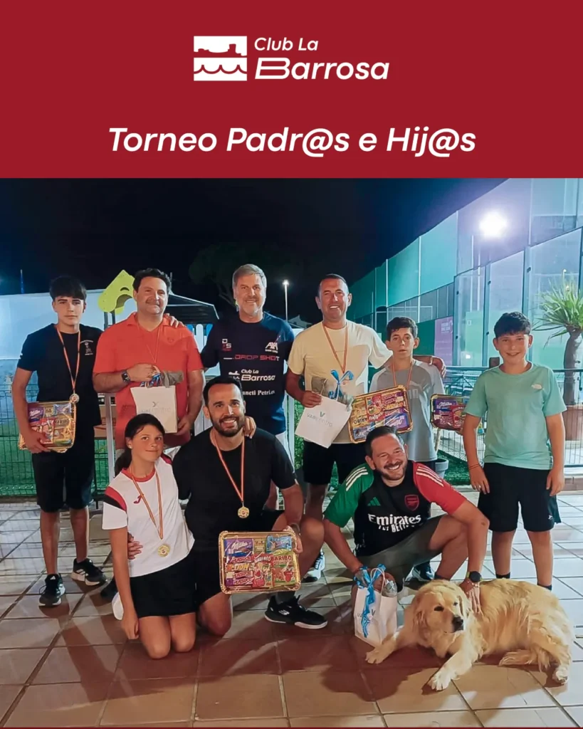 Podio del Torneo Padres e Hijos con los premiados y sus medallas en el Club La Barrosa