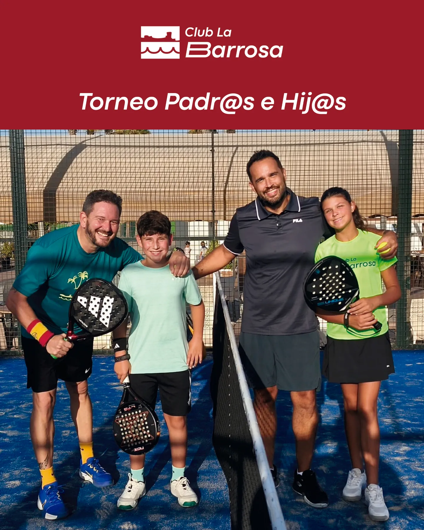 Pareja de padre e hija con palas en el Torneo Padres e Hijos del Club La Barrosa